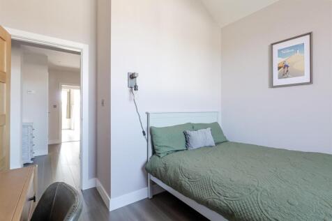 Bedroom 4 (3).jpg