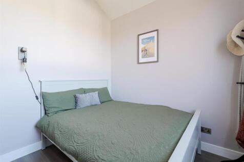 Bedroom 4 (2).jpg