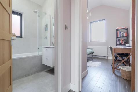 Bathroom (1).jpg