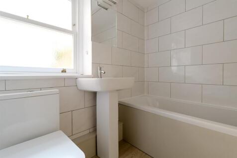 Bathroom (2).jpg