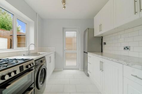 Kitchen a.jpg