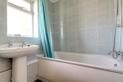 Bathroom (2).jpg