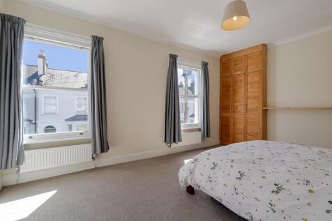Bedroom 1.jpg