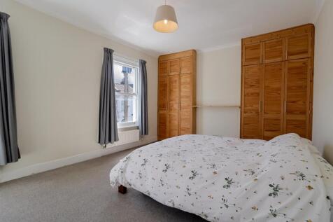 Bedroom 1b.jpg