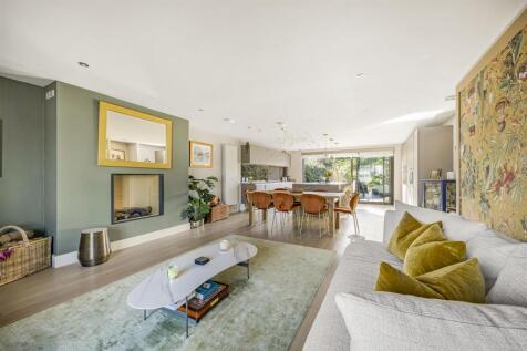 Living Room.JPG