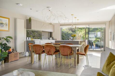Kitchen (2).JPG