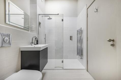 Bathroom.JPG