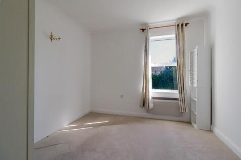 Bedroom 1.jpg