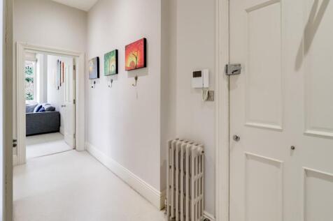 Hallway (2).jpg