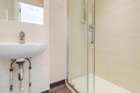 Bathroom (2).jpg