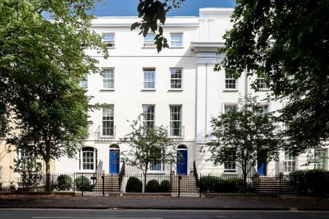 2-bed-2-bath-central-cheltenham (30).jpg