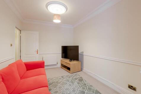 2-bed-2-bath-central-cheltenham (17).jpg