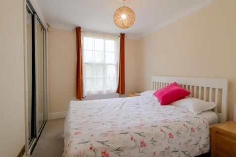 2-bed-2-bath-central-cheltenham (21).jpg