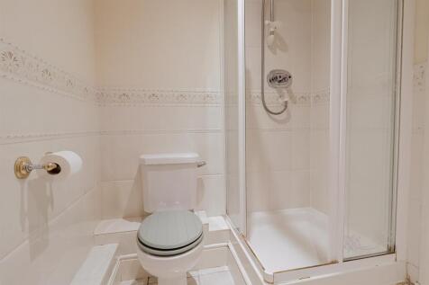 2-bed-2-bath-central-cheltenham (26).jpg
