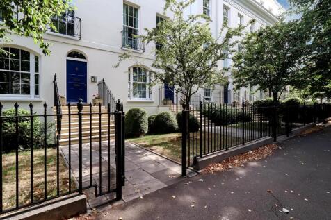 2-bed-2-bath-central-cheltenham (8).jpg