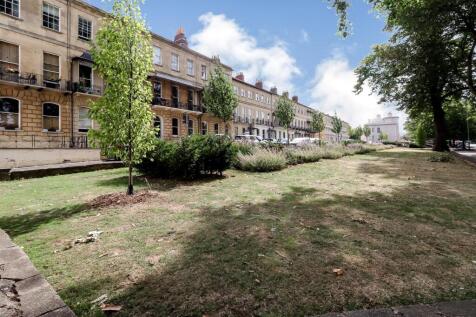 2-bed-2-bath-central-cheltenham (6).jpg