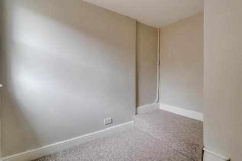 Bedroom 2 (2).jpg