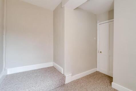 Bedroom 2 (3).jpg