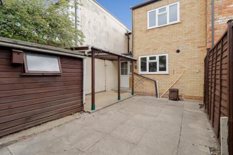 2-bed-house-leckhampton (8).jpg