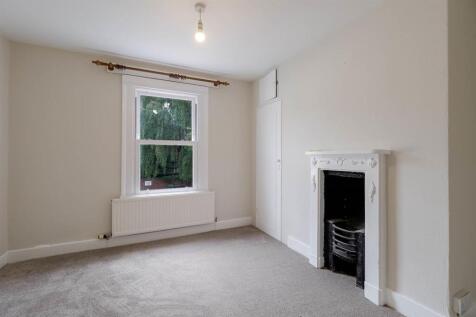 2-bed-house-leckhampton (10).jpg
