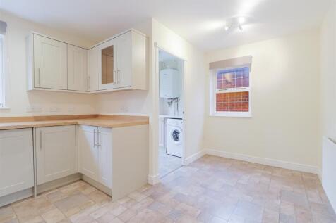 4-bed-house-redgrove-park (4).jpg