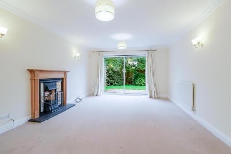 4-bed-house-redgrove-park (9).jpg