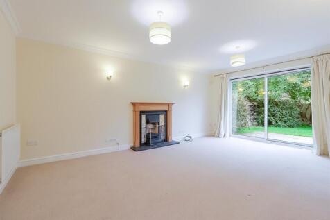 4-bed-house-redgrove-park (11).jpg