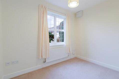 4-bed-house-redgrove-park (12).jpg
