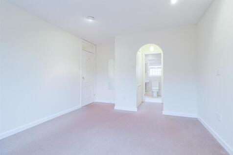 4-bed-house-redgrove-park (15).jpg