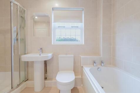 4-bed-house-redgrove-park (16).jpg