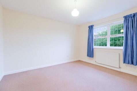 4-bed-house-redgrove-park (19).jpg