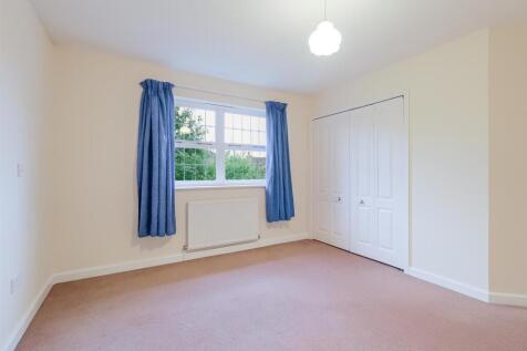 4-bed-house-redgrove-park (20).jpg
