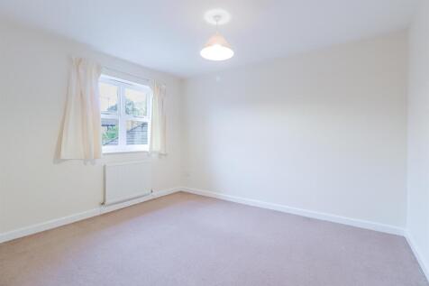 4-bed-house-redgrove-park (21).jpg