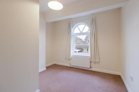 4-bed-house-redgrove-park (22).jpg