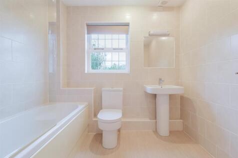 4-bed-house-redgrove-park (18).jpg