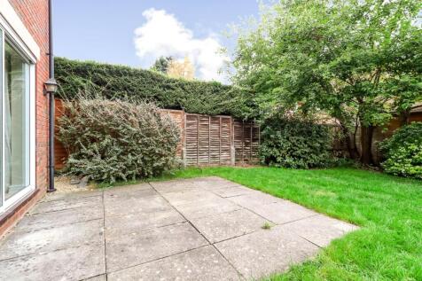 4-bed-house-redgrove-park (25).jpg