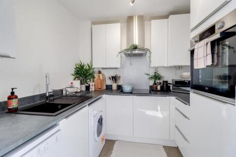 Kitchen2.jpg