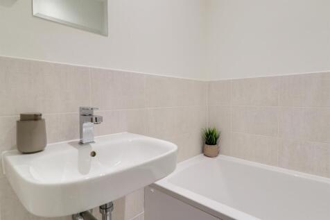 Bathroom3.jpg