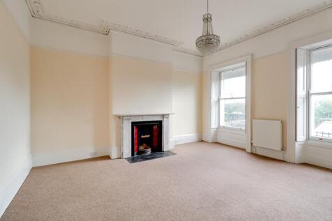 Living Room (3).jpg