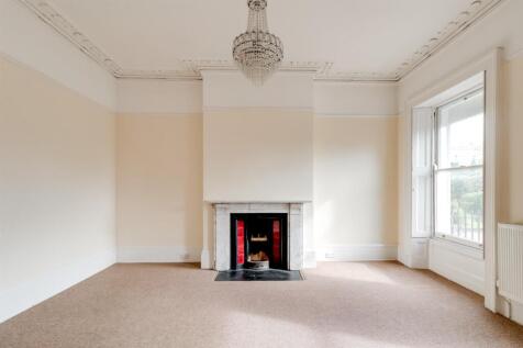 Living Room (8).jpg