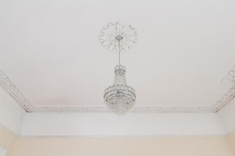 Living Room (6).jpg