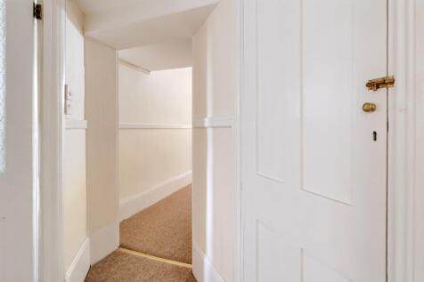 Hallway (2).jpg