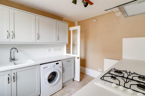 Kitchen (6).jpg