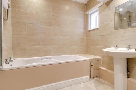 Bathroom (2).jpg