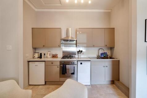 Kitchen (4).jpg