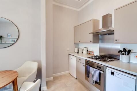 Kitchen (2).jpg