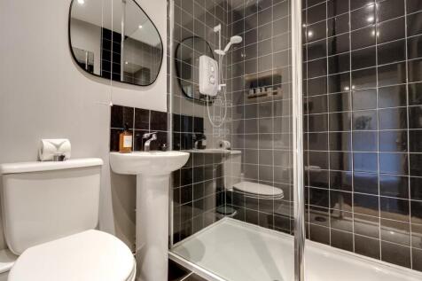 Bathroom (2).jpg