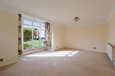 4-bed-house-prestbury (15).jpg