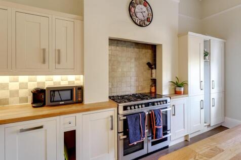 Kitchen (8).jpg