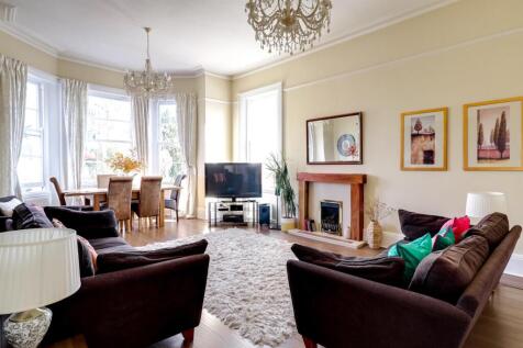 Living Room (1).jpg